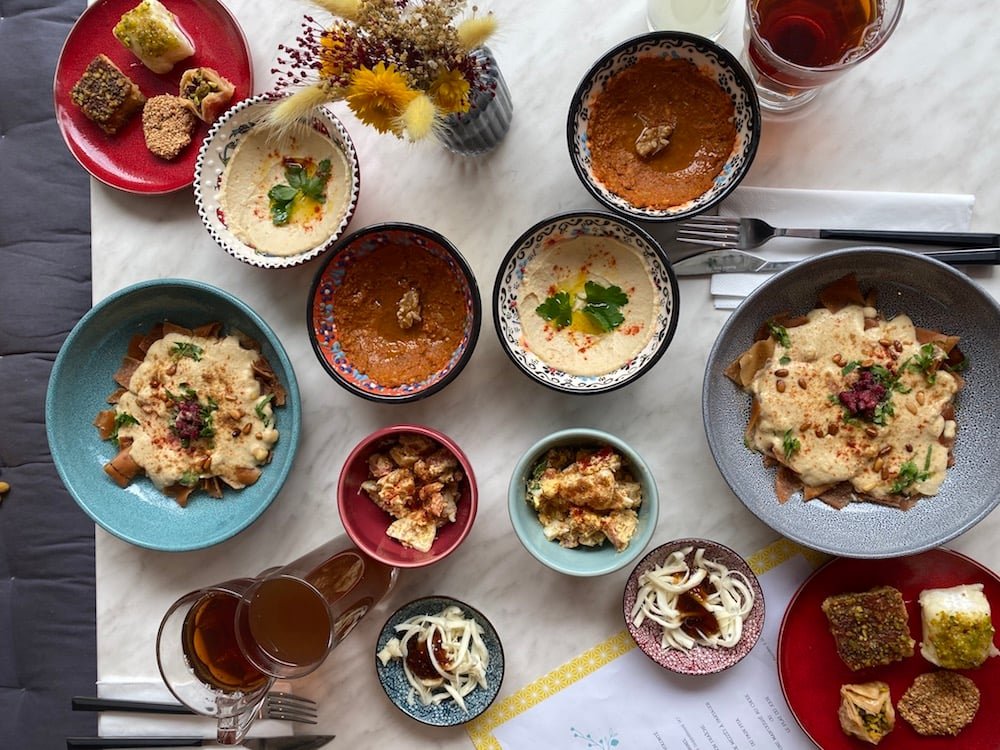 Mezze à la cour de Nana