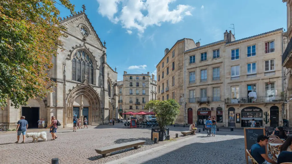 la place Saint Pierre à Bordeaux