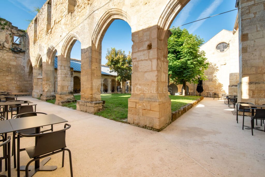 l'extérieur du Cloître des Cordeliers