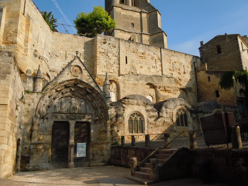 l'église de Saint-Emilion